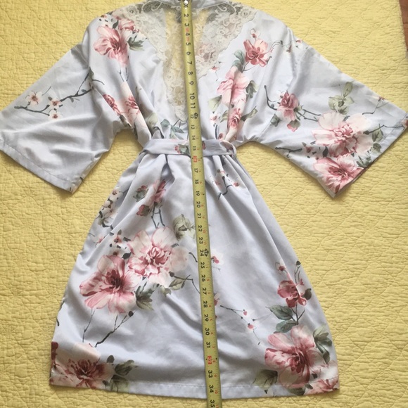 Apt. 9 Floral Satin Lace Accent Belted Wrap Robe size Medium - Picture 15 of 16